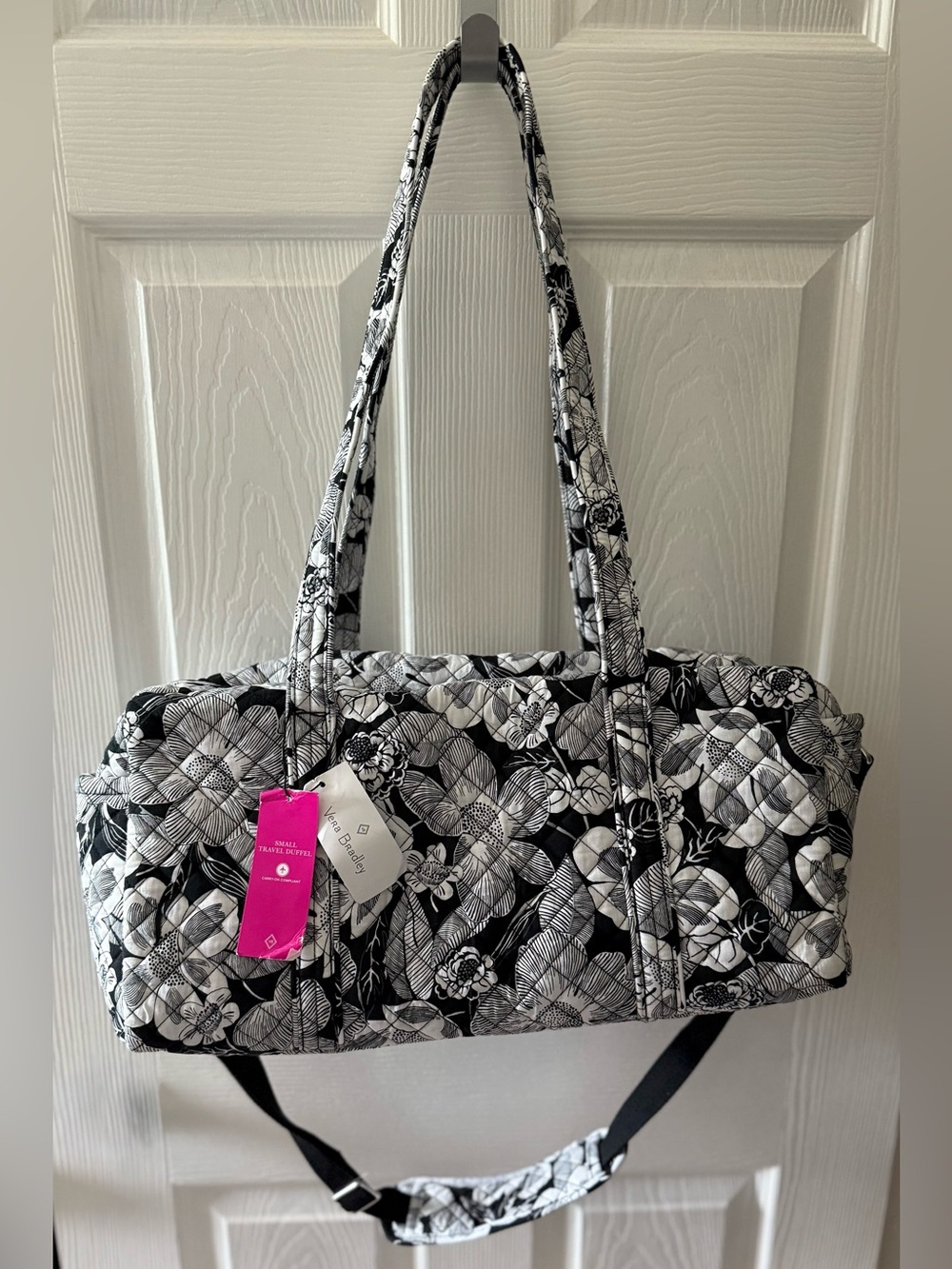 Vera Bradley Small Travel Duffle In Bedford Blooms Black & White Floral NWT - Picture 4 of 7